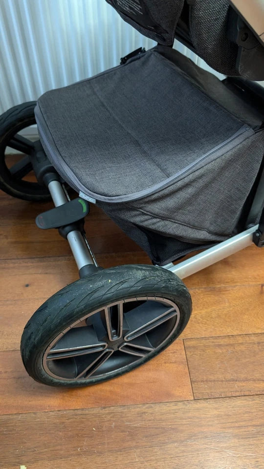 Nuna Mixx Pushchair & Carrycot Set – Dark Mocha Grey